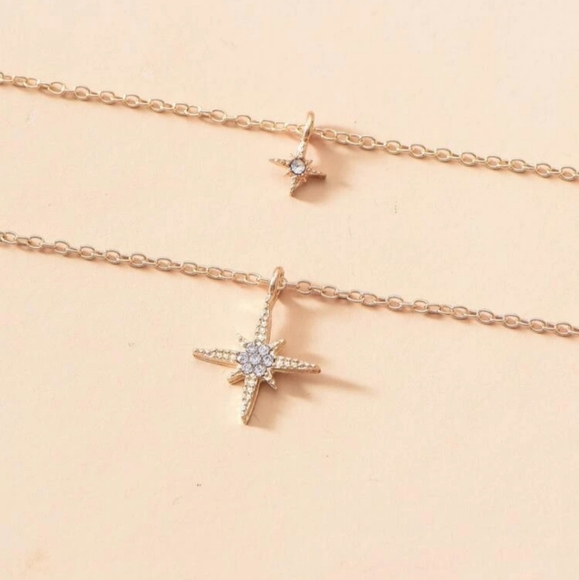 *Pam* Star Necklace - Picture 3 of 4